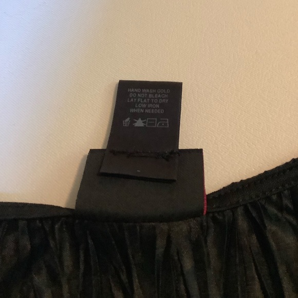 Torrid Crinkle Top Cap Sleeve Banded Low Back 2X - Picture 5 of 8